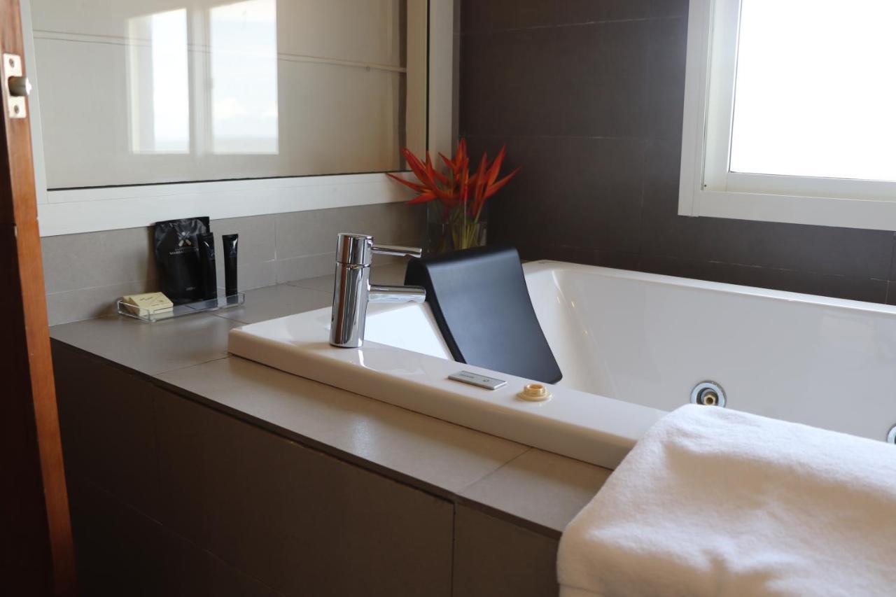Mamba Point Hotel Monrovia Esterno foto